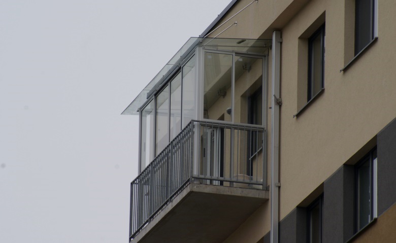 Balkonų stiklinimas aliuminiu